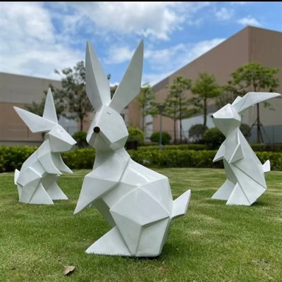 Skultura Minimalista Ġeometrika